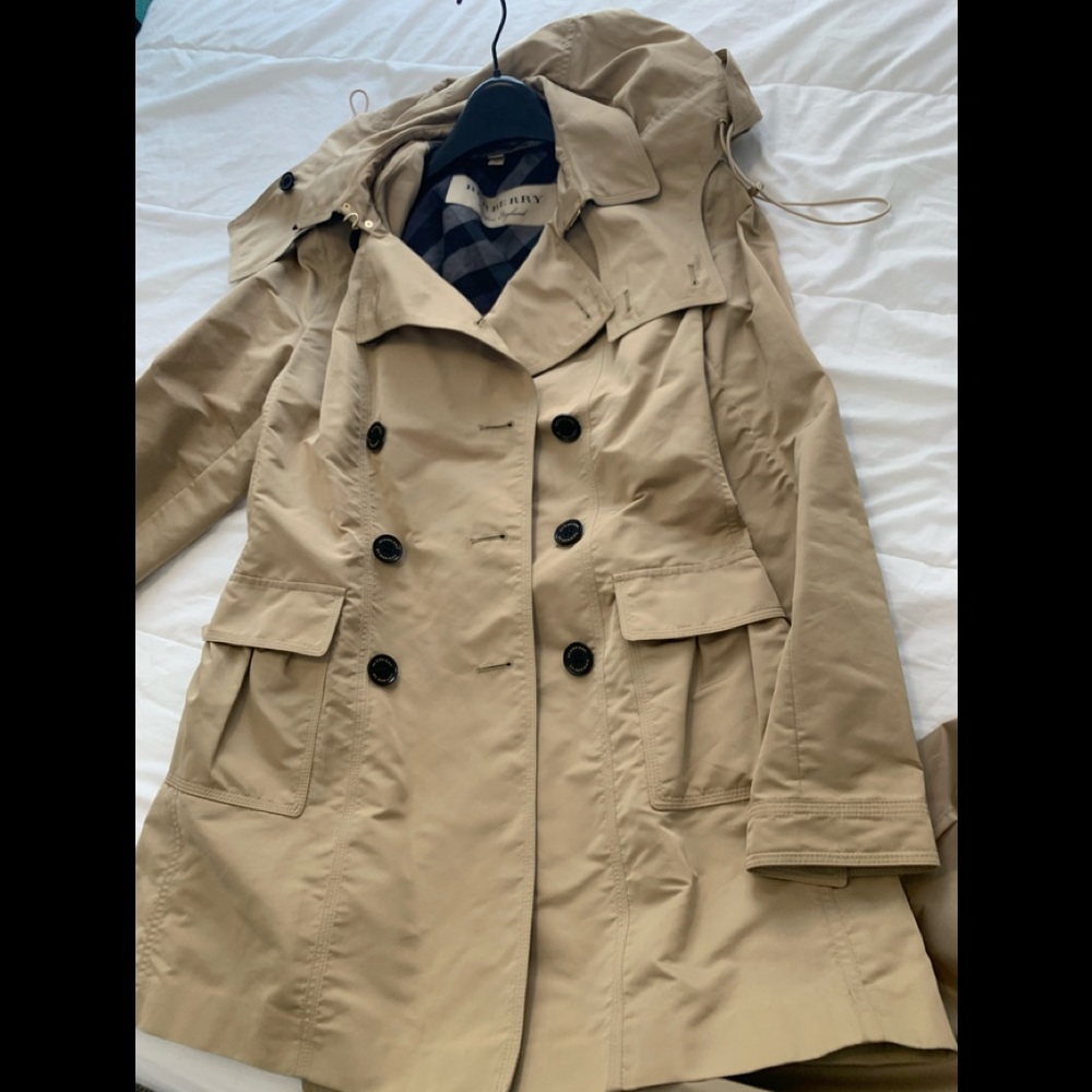 Burberry Authentic New Raincoat - Picture 9 of 15